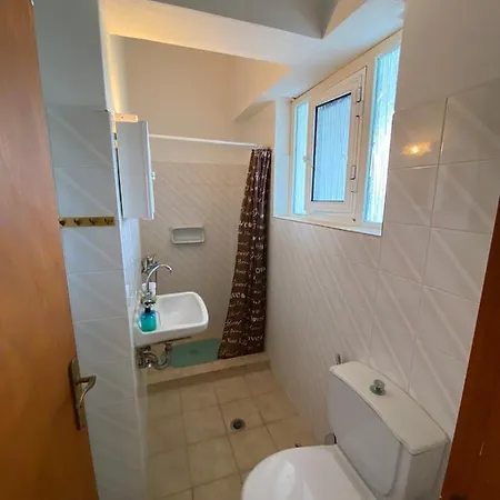 Alexander 4 Apartment *